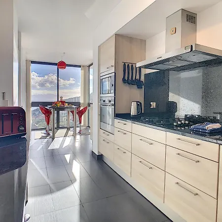 Penthouse Paradisus By Lovelystay アパート